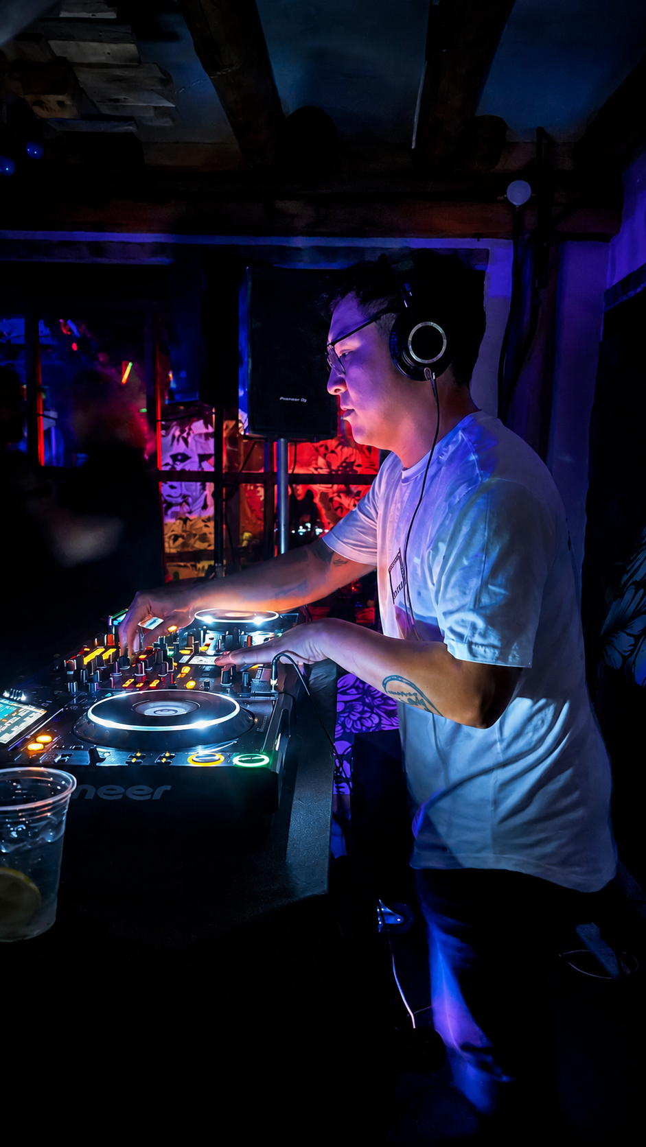 SEBA CARDENAS performing